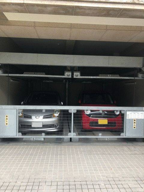 ピュアドームラシュールイン博多の駐車場