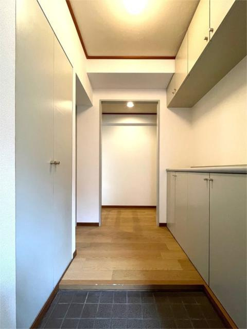 瀬田フラットの玄関|収納もある玄関です