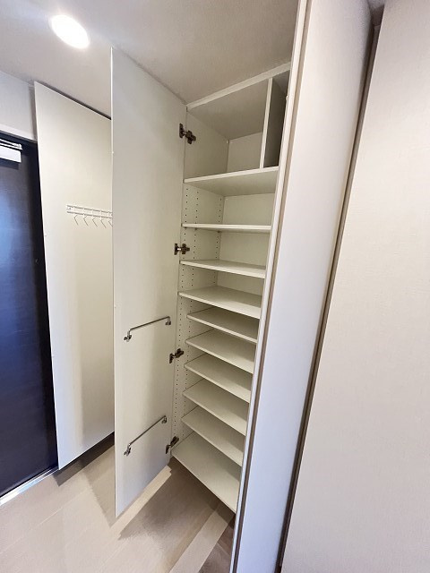 西宮市高松町の賃貸マンションの収納