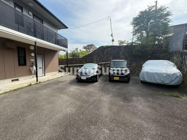 MKハイツの駐車場