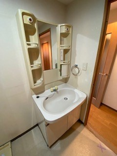神戸市東灘区本庄町１丁目の賃貸マンションの洗面所