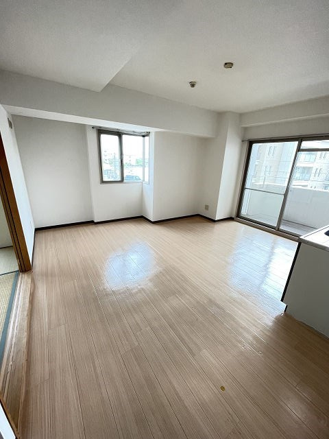 尼崎市常光寺１丁目の賃貸マンションの居間・リビング