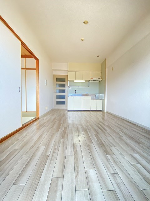 尼崎市大西町３丁目の賃貸マンションの居間・リビング
