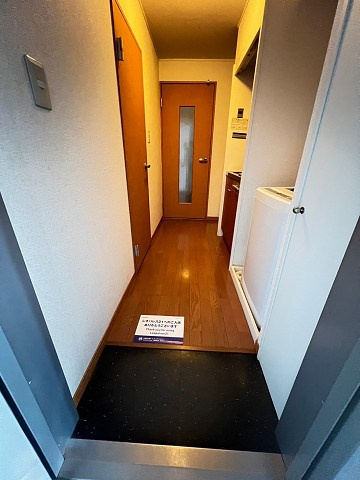 尼崎市立花町２丁目のアパートの玄関