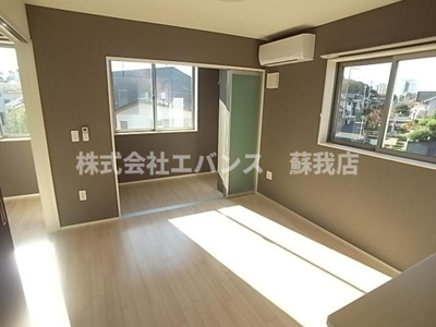 【居間・リビング】 | エスペランサ | こちらのリビングで趣味の時間をお楽しみください