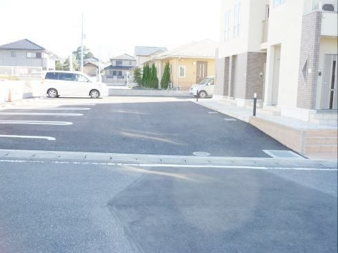 フォンテーヌ・カーサの駐車場|カースペースがあります
