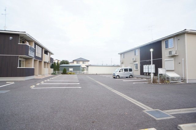 プラシードつくばＡの駐車場|駐車場があるので、車を買う予定の方も安心です