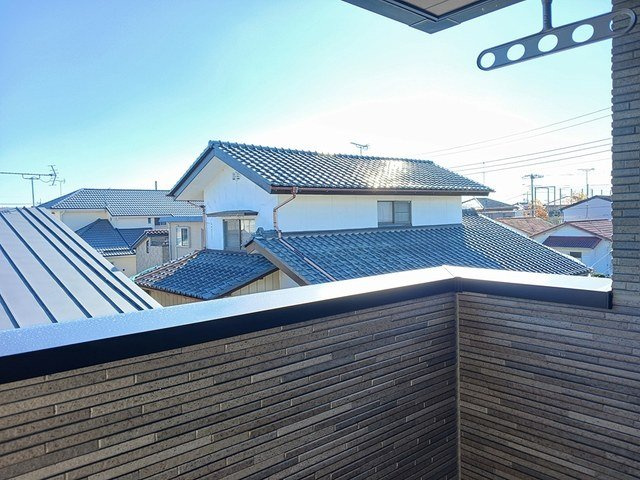 カリーノ　Ｈのバルコニー|外からの目が気にならないバルコニーで洗濯物が干せます