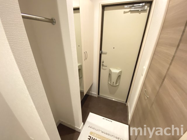 フィオーレ沖浜Ⅱの玄関