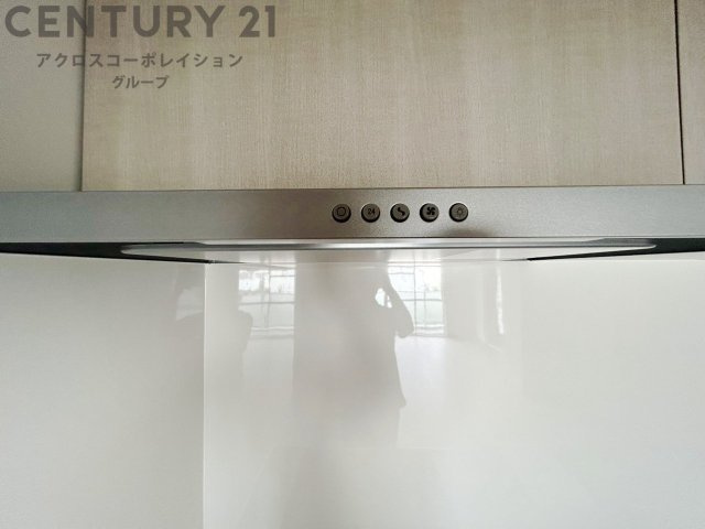 パワフルな吸引力で調理中の臭気等をしっかり処理してくれ、室内を快適に保ってくれます。