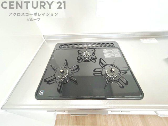 多数の調理器具を同時に使用でき、料理の効率化が可能。省エネで節約になり、様々な料理スタイルに適応できます。また、火力調整が独立しており、手入れや掃除もしやすく、今よりもっとお料理が楽しくなるかも。