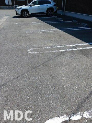 クラール名東イースト　Ｃの駐車場