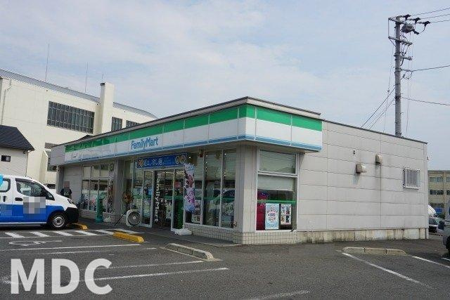 クラール名東イースト　Ｃの周辺|ファミリーマートさんまで1800m