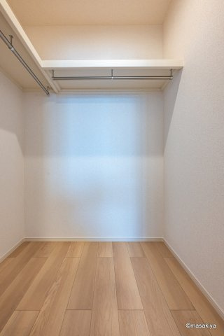 グラン・クオーツの収納|写真は同じ建築会社の近いタイプです。色、仕様は異なります。