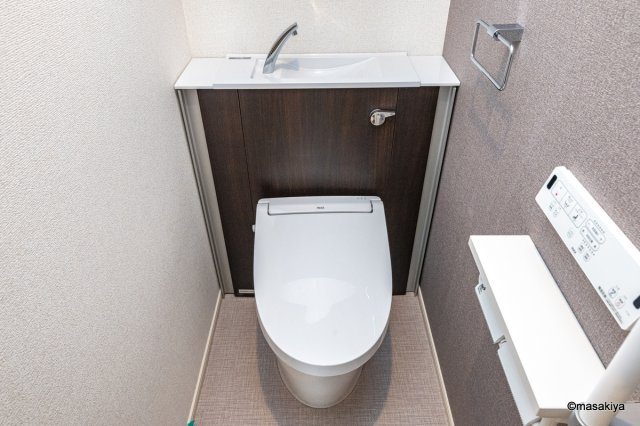グラン・クオーツのトイレ|写真は同じ建築会社の近いタイプです。色、仕様は異なります。