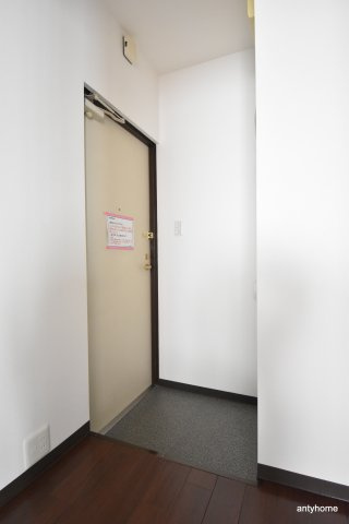 スタシオン梅田イースト　仲介手数料無料の玄関
