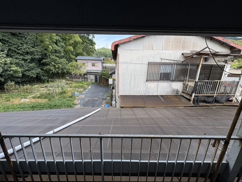 阿志岐田村アパートの庭