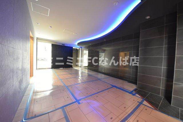 セレニテ難波西アリエのエントランス