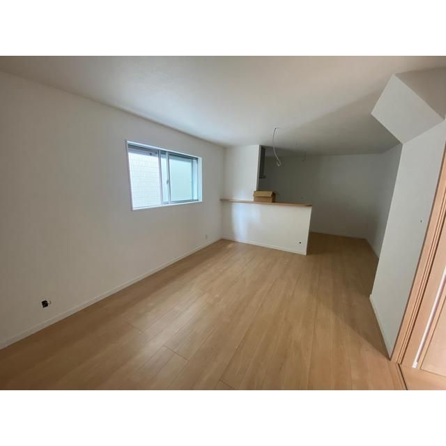 笠屋町戸建B棟の居間・リビング