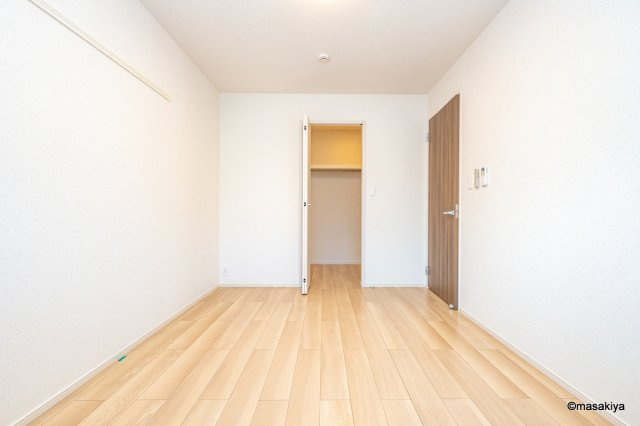 グラン・クオーツの洋室|写真は同じ建築会社の近いタイプです。色、仕様は異なります。