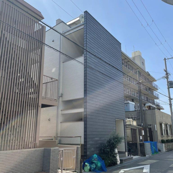 ラターシュ園田のエントランス