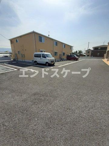 エテルナ　Ｄの駐車場|高崎、前橋のお部屋探しはエンドスケープまで！お客様の理想お聞かせ下さい♪