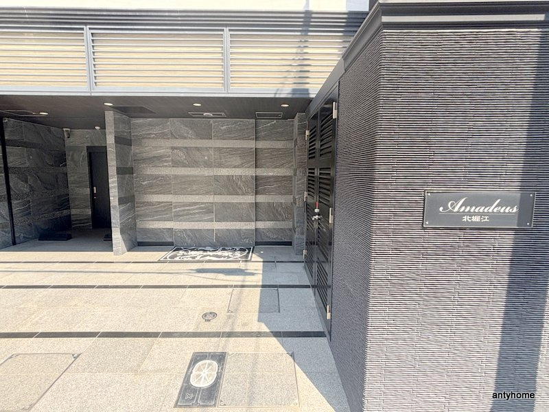 アマデウス北堀江　仲介手数料無料のエントランス