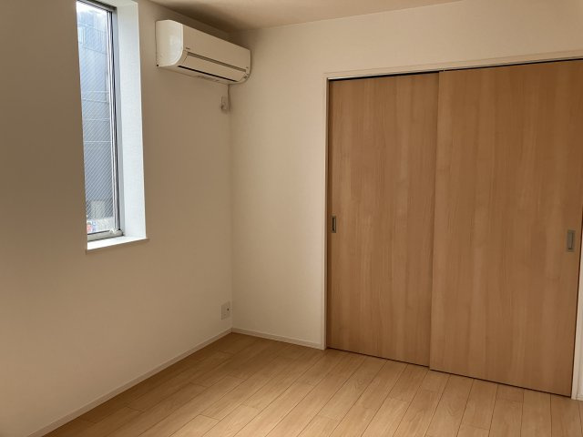 【洋室】 | La Solido | 落ち着いたトーンのお部屋はゆったりくつろげそう♪※別部屋参考写真