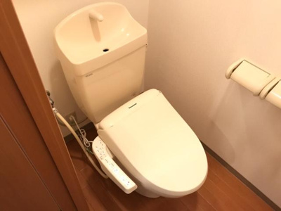 【トイレ】 | エスベランサⅡ | 温水シャワー付き便座