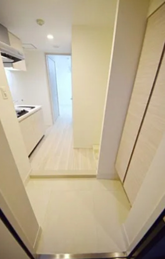 S-RESIDENCE新御徒町Westの玄関