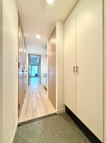 プレサンスジェネ千種内山Ⅱの玄関
