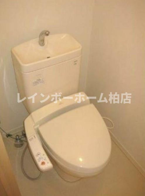 仲介手数料50％半額キャンペーン物件のトイレ|ゆったりとした空間のトイレです