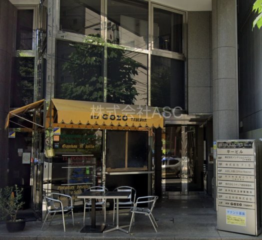 平一ビルのエントランス