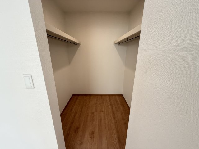 宜野湾市上原1丁目（全4棟）B号棟の収納|Ｂ号棟　1階洋室9帖＋WIC付き♪
