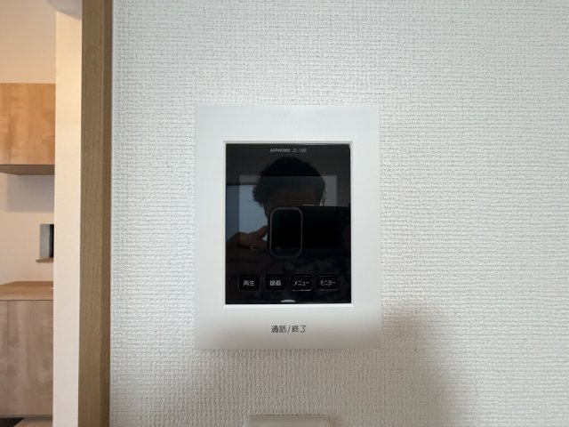 宜野湾市上原1丁目（全4棟）B号棟のセキュリティ|Ｂ号棟　TVモニター付きインターフォン♪