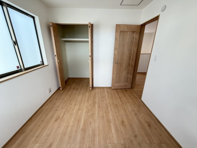 宜野湾市上原1丁目（全4棟）B号棟の洋室|Ｂ号棟　洋室5.25帖＋CL付き♪