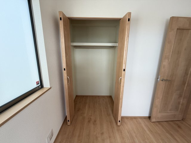 宜野湾市上原1丁目（全4棟）B号棟の収納|Ｂ号棟　洋室5.25帖＋CL付き♪