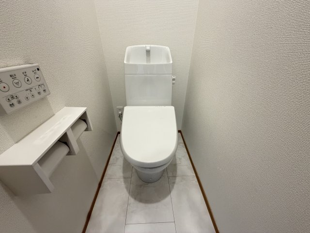 宜野湾市上原1丁目（全4棟）B号棟のトイレ|Ｂ号棟　温水洗浄便座♪