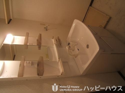 福岡市博多区吉塚４丁目の賃貸マンションの洗面所|物件の画像9