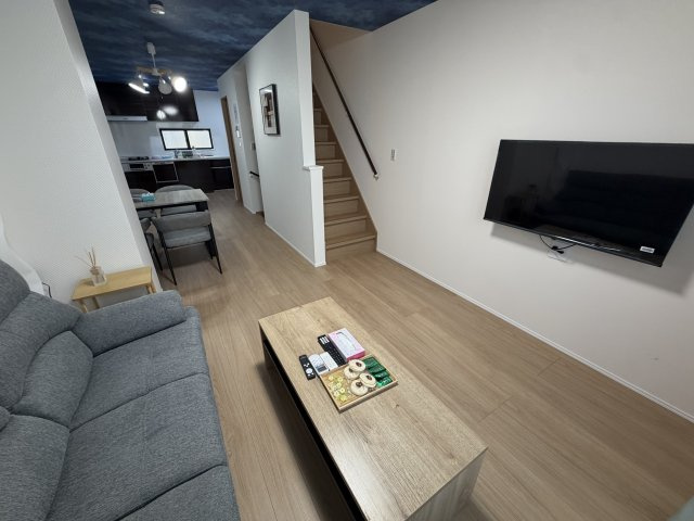 天下茶屋１丁目戸建ての居間・リビング