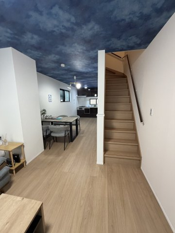 天下茶屋１丁目戸建ての居間・リビング