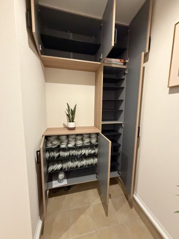 天下茶屋１丁目戸建ての玄関