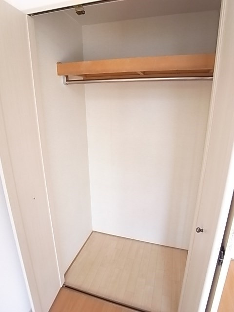 尼崎市若王寺２丁目の賃貸マンションの収納