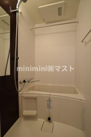 フォーリアライズ梅田レーベンの浴室