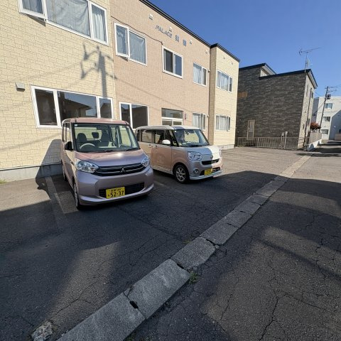 パレス美園の駐車場