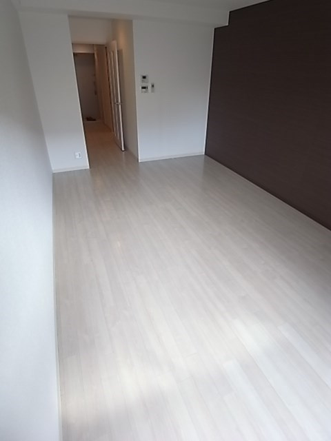 尼崎市口田中１丁目の賃貸マンションの居間・リビング