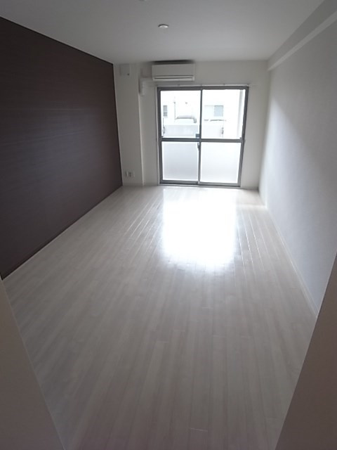 尼崎市口田中１丁目の賃貸マンションの居間・リビング