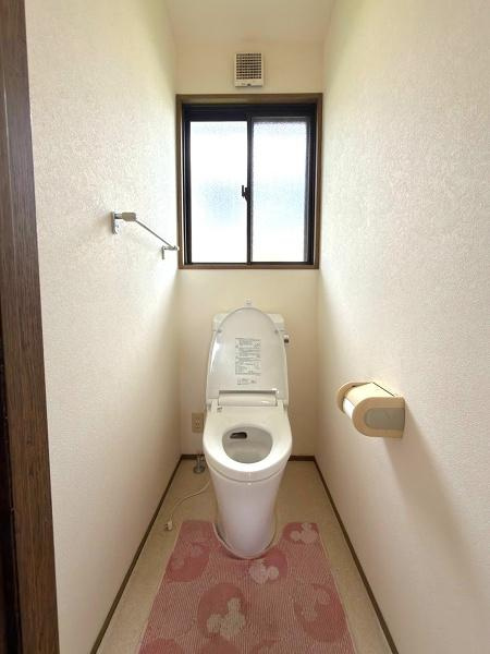 高知市春野町南ヶ丘2丁目　中古戸建のトイレ