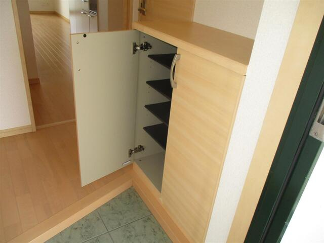 エスペランサIIIの玄関|コンパクトで使いやすいトイレです