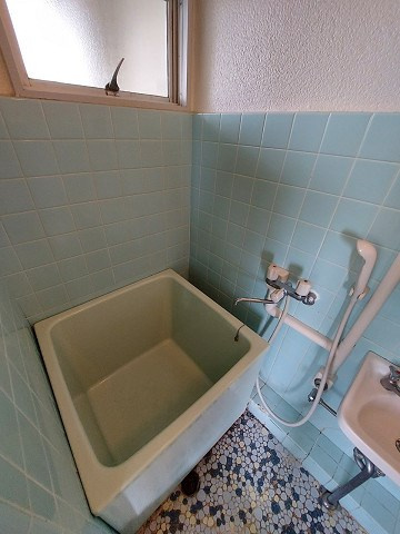 グレスト元町の浴室